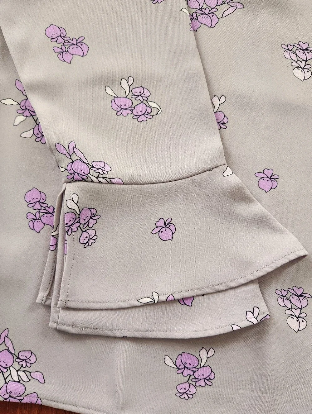 Ann Taylor Bell Sleeve Blouse With Floral Prints -GRAY -SP